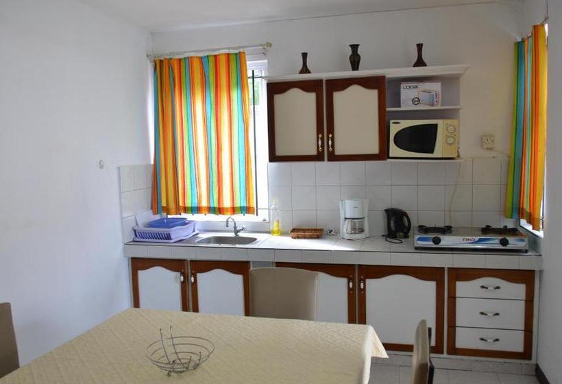 استودیوی استاندارد, Les Gentilhommieres Guest House