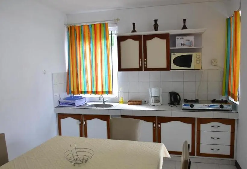 استودیوی استاندارد, Les Gentilhommieres Guest House