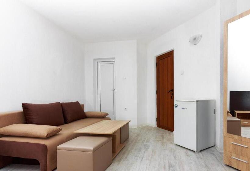 Quarto Triplo Estandar, Villa Rezos