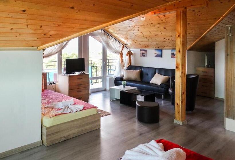 Quarto Quádruplo Estandar, Villa Rezos