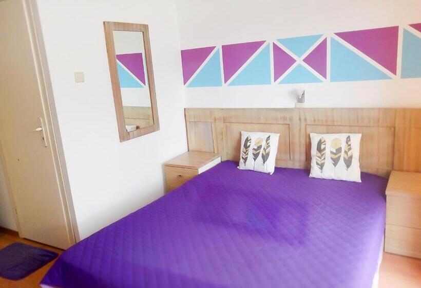 غرفة قياسية, Villa Rezos