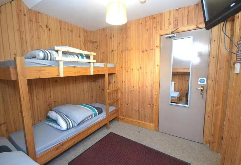 غرفة قياسية ثلاثية, Blackwater Hostel