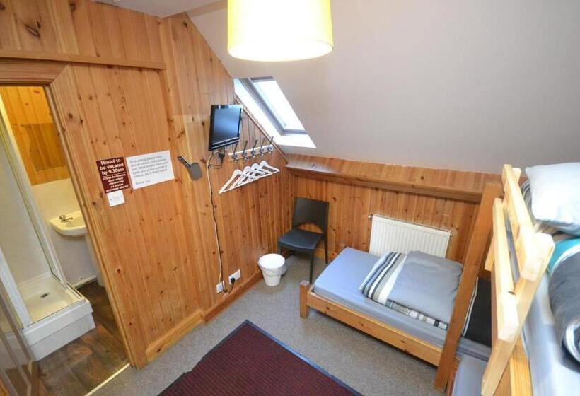 غرفة قياسية ثلاثية, Blackwater Hostel