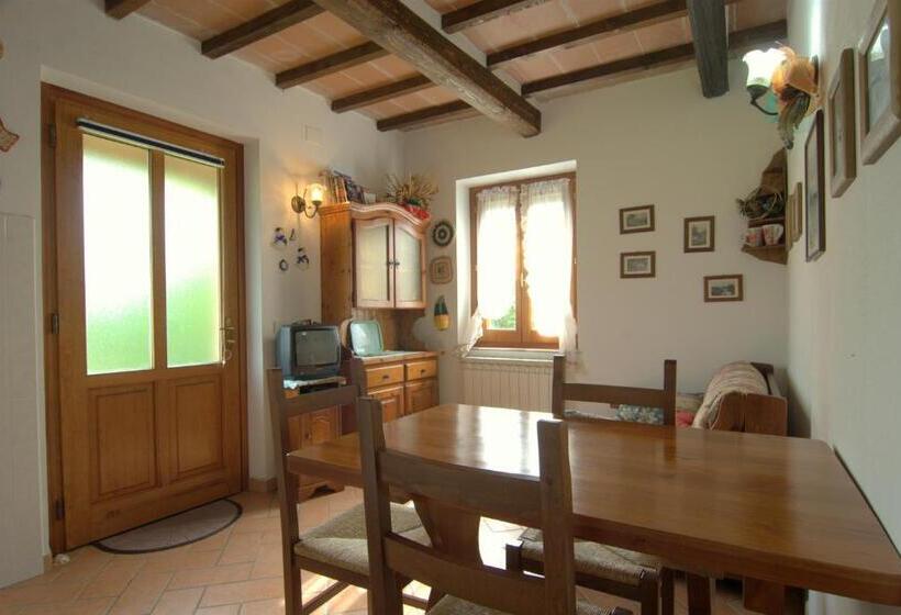 آپارتمان 1 خوابه با چشم‌انداز استخر, Agriturismo La Dolce Collina