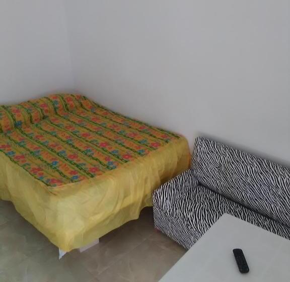 标准单人间, Rocio