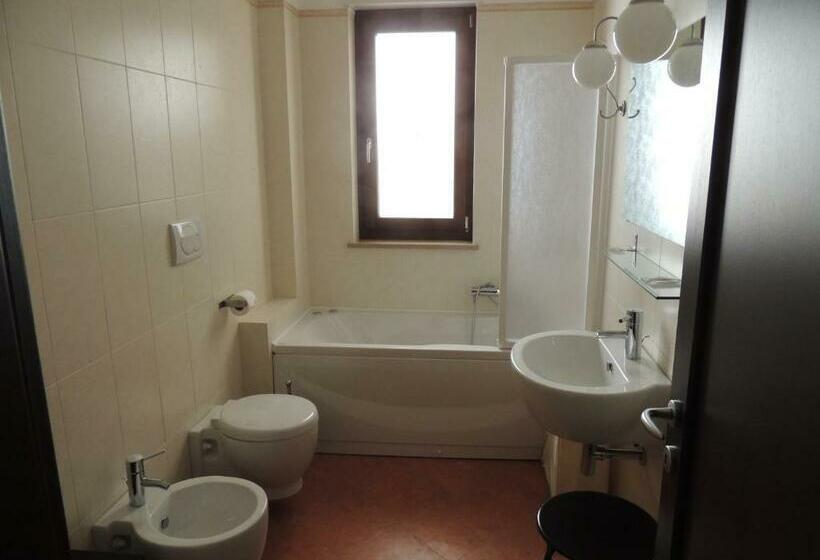 חדר סטנדרט לארבעה, Domus Taranto Unica Sede