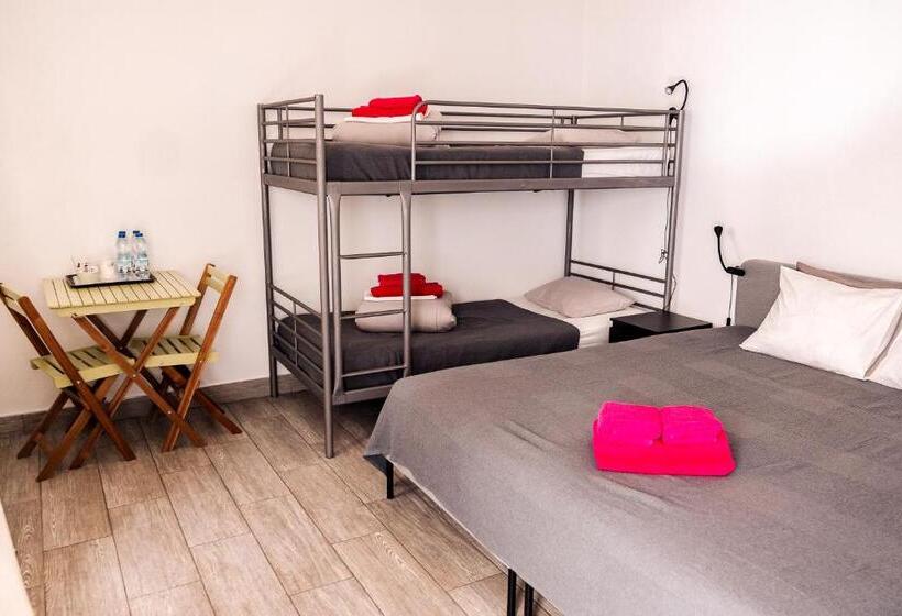 غرفة قياسية رباعية مطلة على الحديقة, Residencial Real Guest House