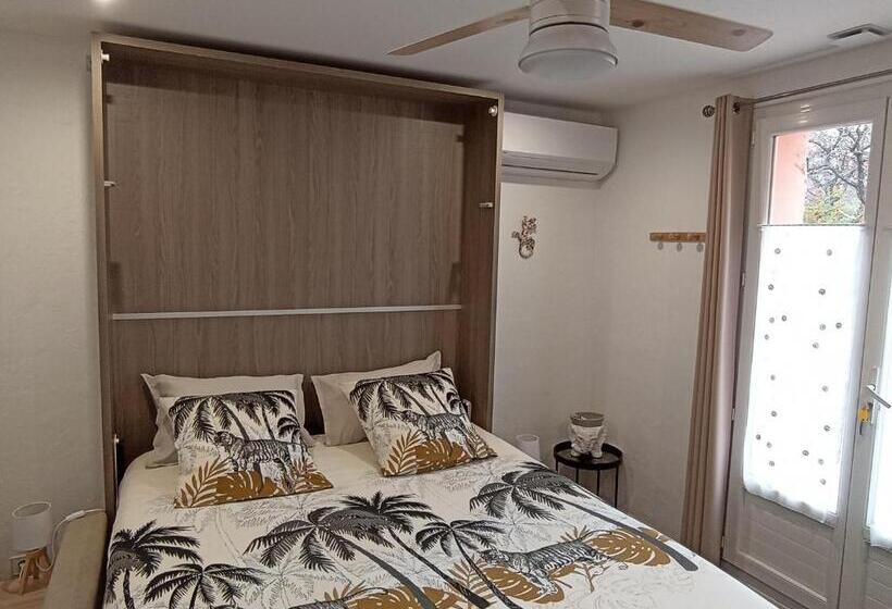 غرفة قياسية مطلّة علي حمام السباحة, Le Chabassole  Chambres D Hôtes   Gorges Du Verdon