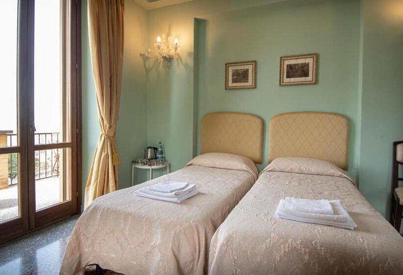 اتاق استاندارد چهارنفره با بالکن, Agriturismo Villa Val D Olivi