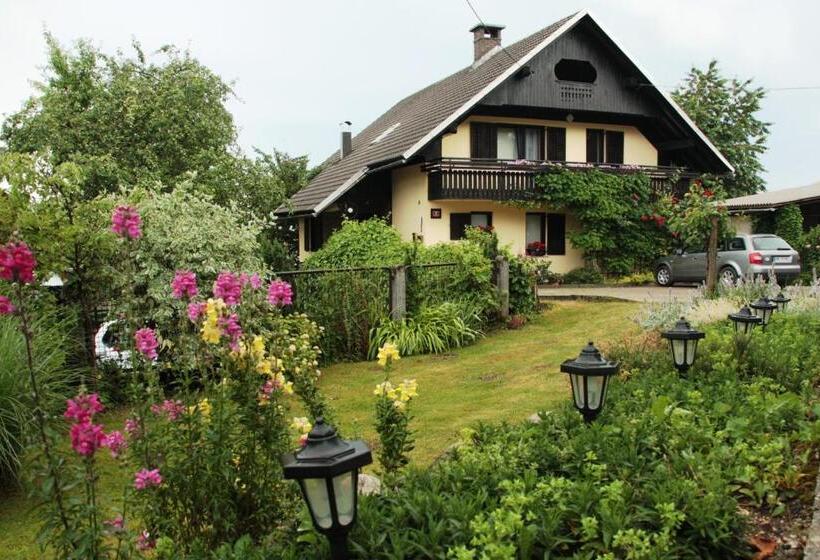 Family flat with garden view, Garden Apartments Maria