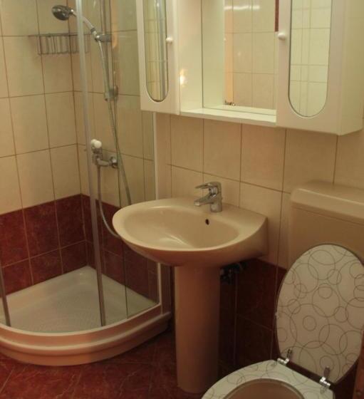 استودیو استاندارد با چشم‌انداز, Garden Apartments Maria