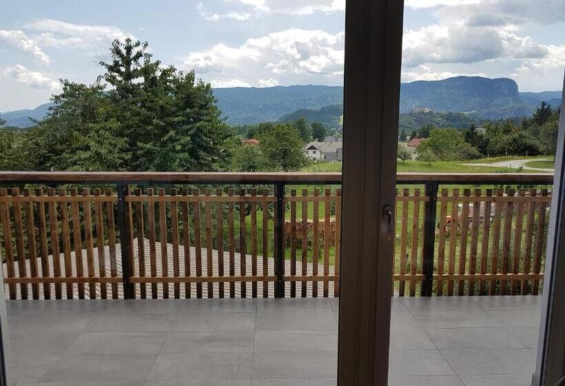 استودیوی لوکس, Garden Apartments Maria
