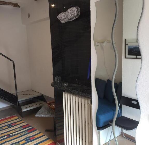 غرفة قياسية ثلاثية, Vicolo Del Pozzo