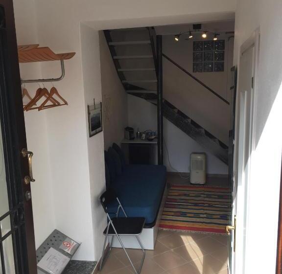 غرفة قياسية ثلاثية, Vicolo Del Pozzo