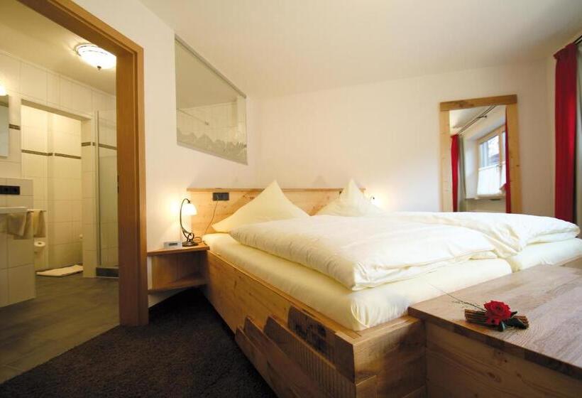 Номер Стандарт с Балконом, Gästehaus Sinz