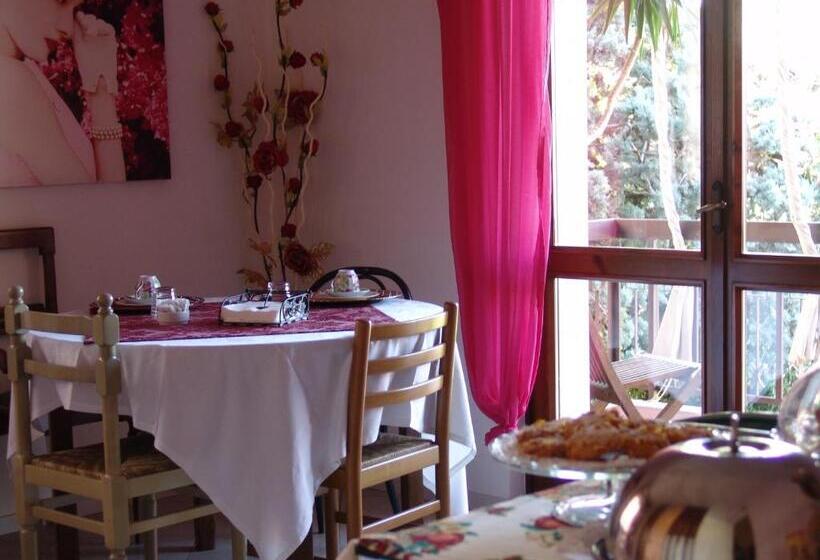 اتاق سه‌نفرۀ استاندارد با سرویس بهداشتی بیرون از اتاق, B&b Il Fragolo