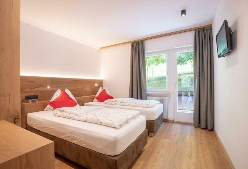 带露台两卧公寓, Haus Christian