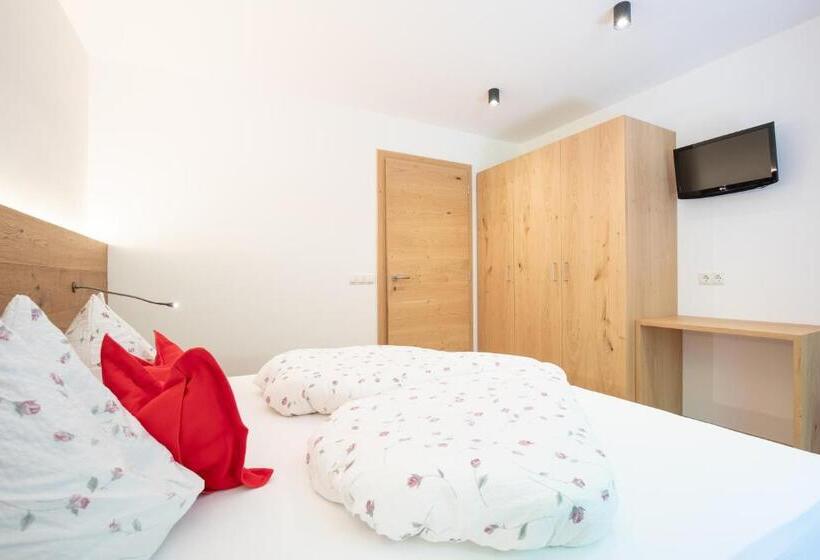 带露台两卧公寓, Haus Christian