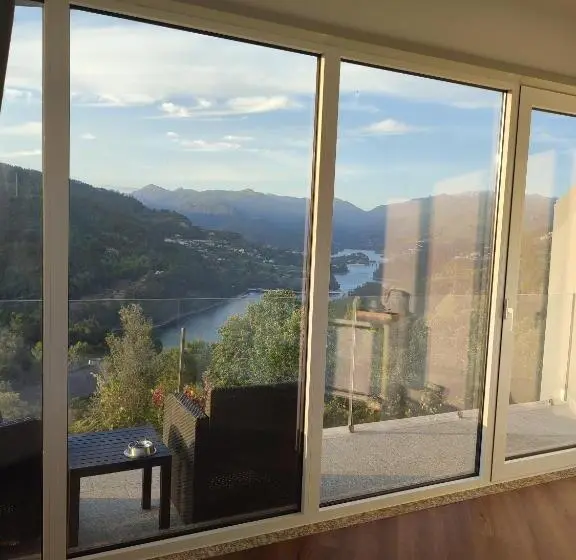 Deluxe room with river view, Quinta De Calvelos