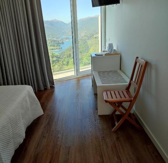 Deluxe room with river view, Quinta De Calvelos