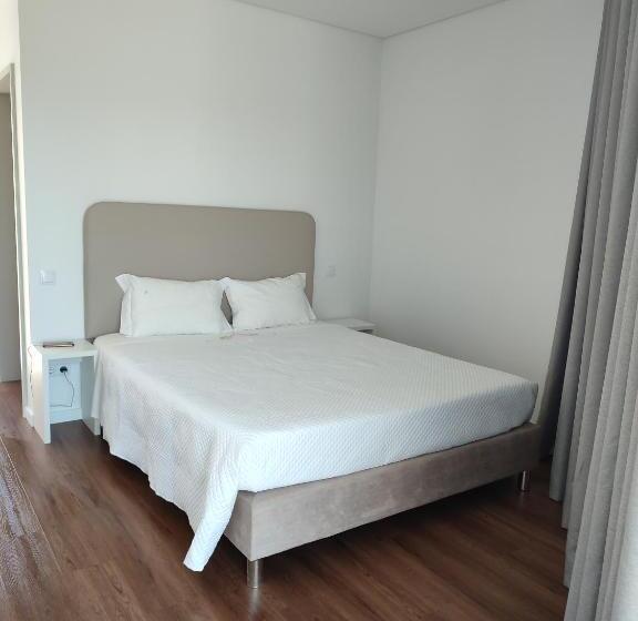 Deluxe room with river view, Quinta De Calvelos