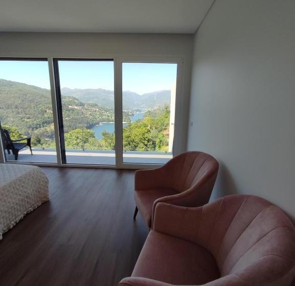 발코니가 있는 스위트, Quinta De Calvelos