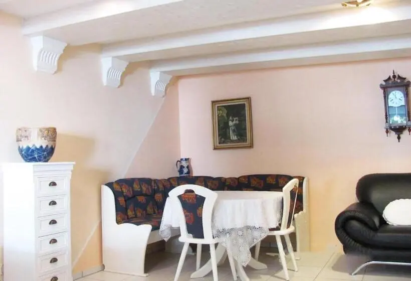 آپارتمان 2 خوابه, Apartment Storchenfärbe