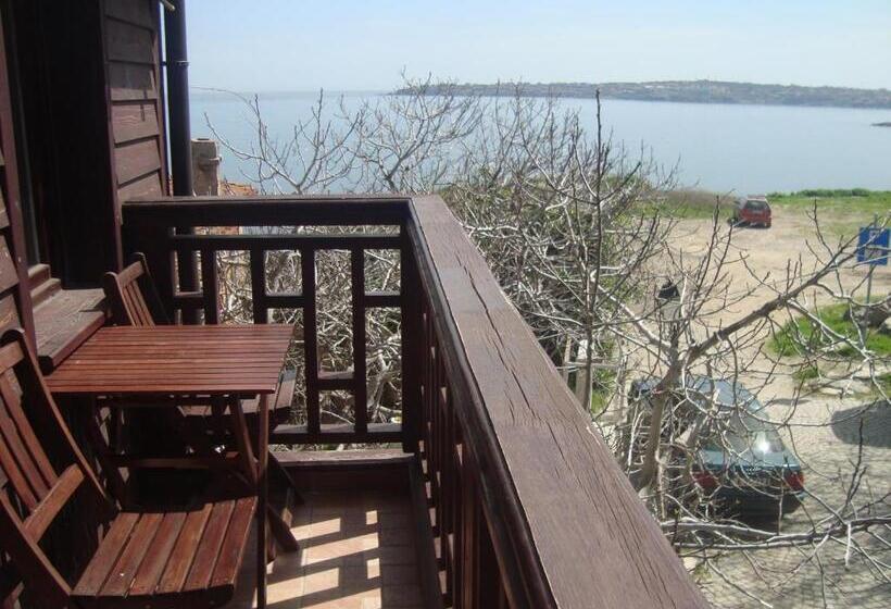 Номер Стандарт Боковой Вид на Море, Deep Blue Guest House