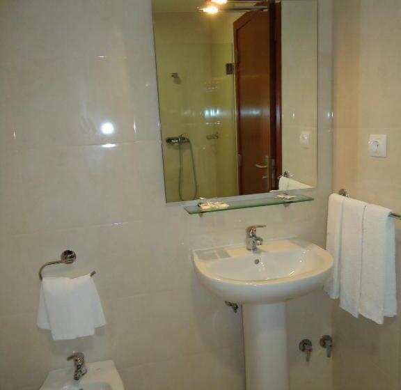 标准三人间, Residencial Coroa D Ouro