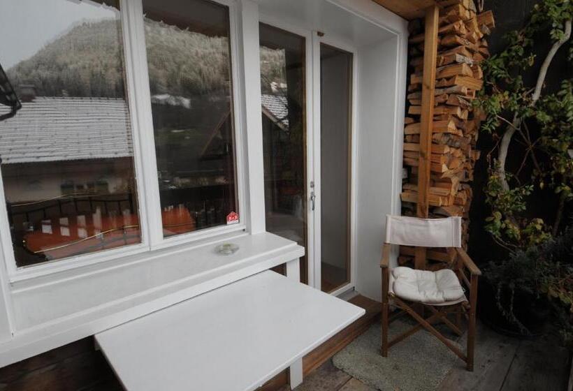 Номер Стандарт с Балконом, Bnb Hasatrog Jenaz