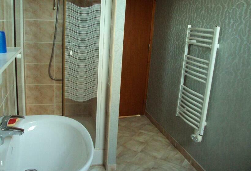 家庭间, Gîtes Du Ménez Hom