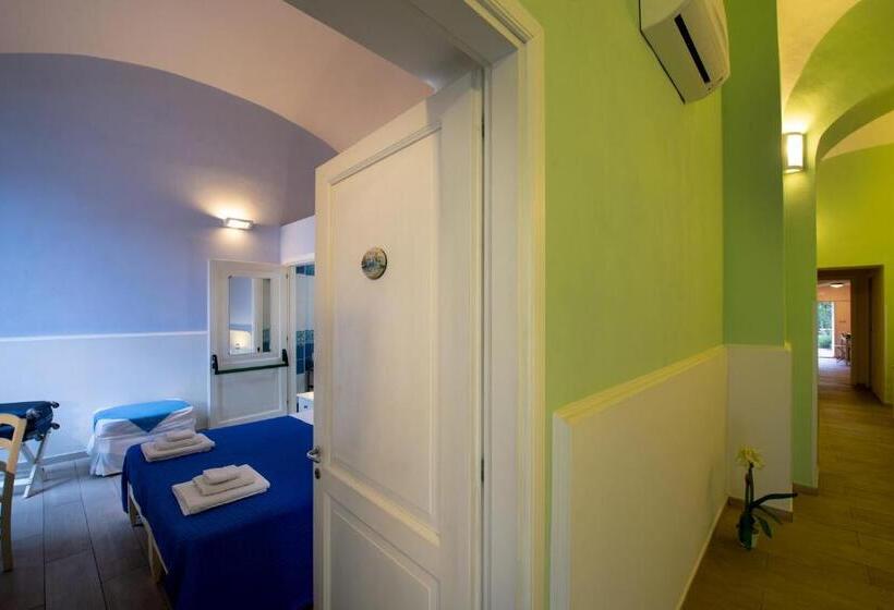 장애인을 위한 스탠다드 룸, Il Giardino Di Tonia   Oplontis Guest House   Bed & Garden