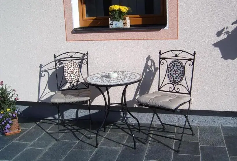 استودیوی استاندارد, Pension Felsenheim