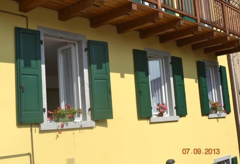 شقة غرفة واحدة, Casa Rosella