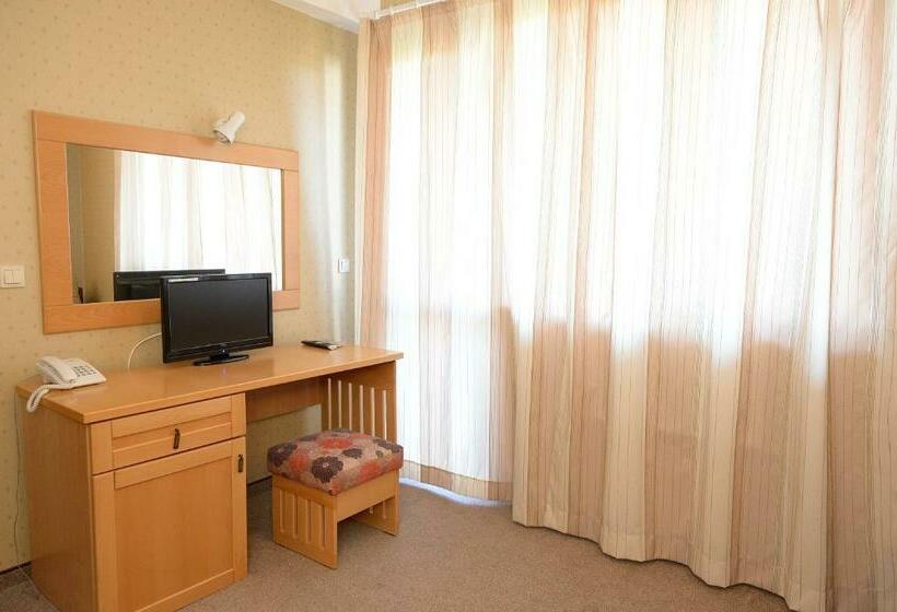 Полулюкс, Family Hotel Demetra
