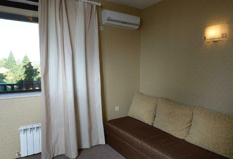 Люкс с Балконом, Family Hotel Demetra