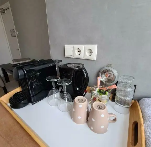 اتاق استاندارد سه نفره, Pension Corper