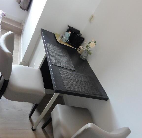 이코노미 룸, Pension Corper