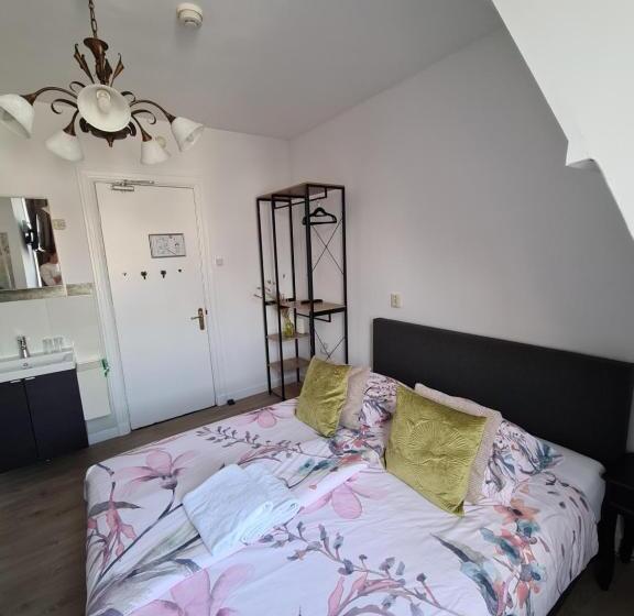 이코노미 룸, Pension Corper