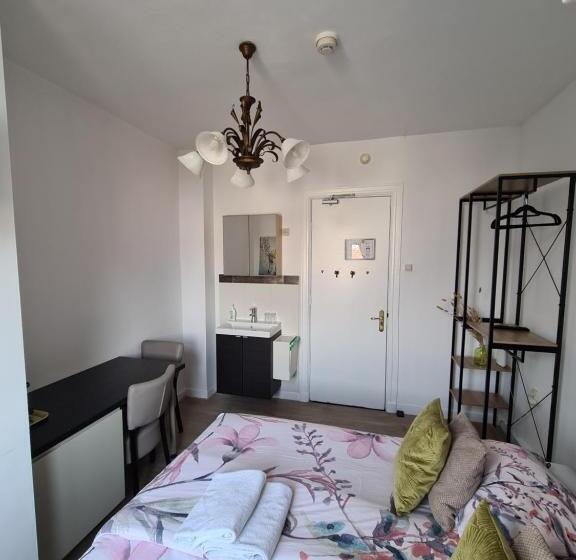 이코노미 룸, Pension Corper