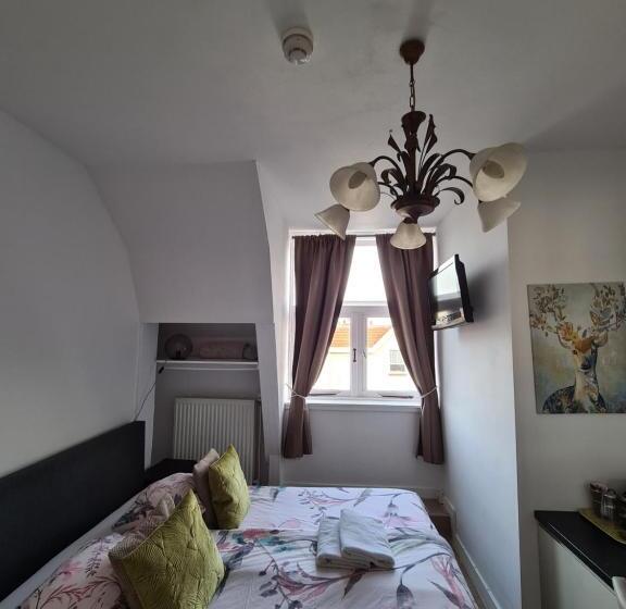 이코노미 룸, Pension Corper