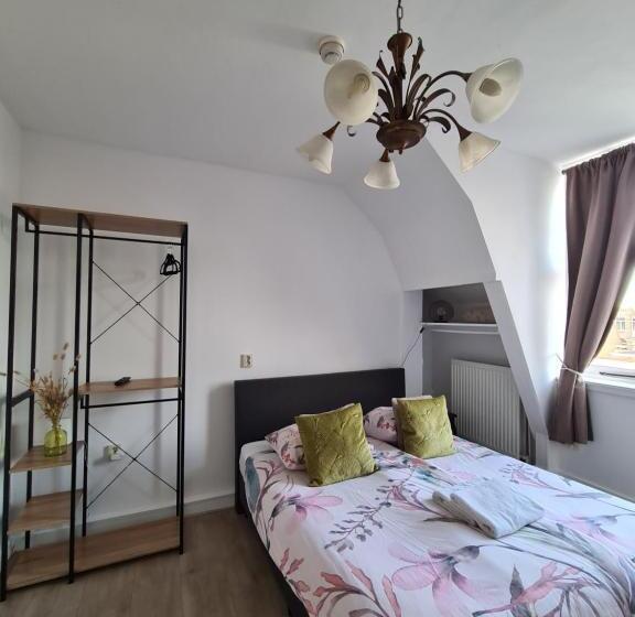 이코노미 룸, Pension Corper