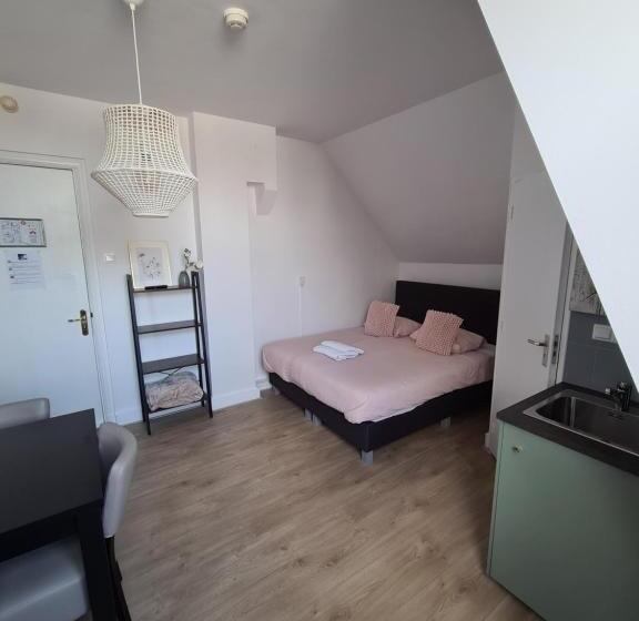 디럭스 룸, Pension Corper