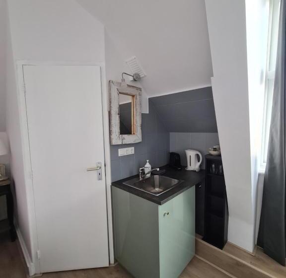 디럭스 룸, Pension Corper