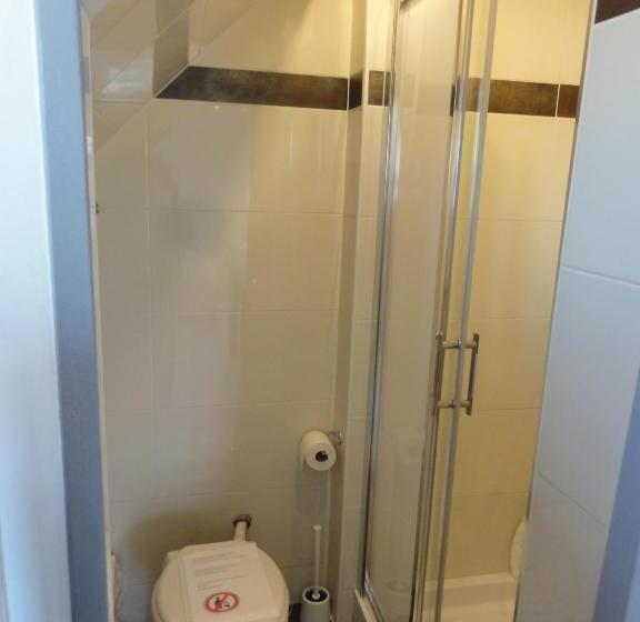 컴포트 룸, Pension Corper