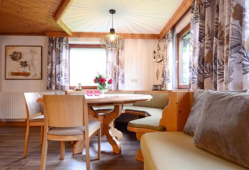 شقة 4 غرف, Lammerauhof