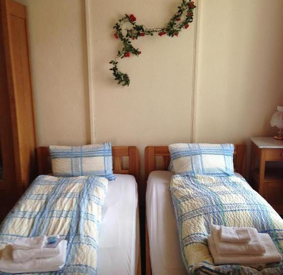 标准三人间, Quellenhof