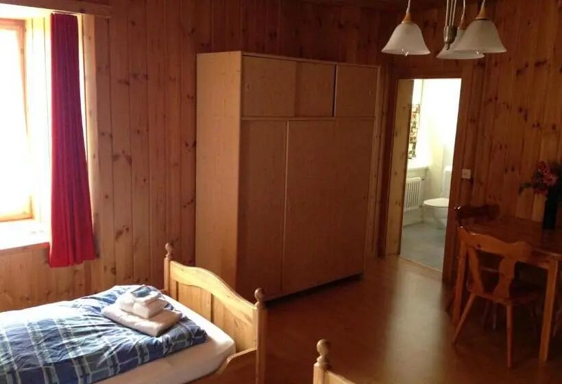 اتاق استاندارد چهار تخته, Quellenhof