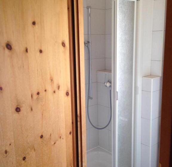 四人标准间, Quellenhof