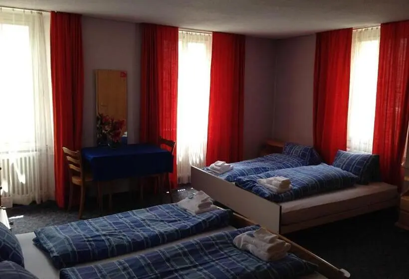 اتاق استاندارد چهار تخته, Quellenhof